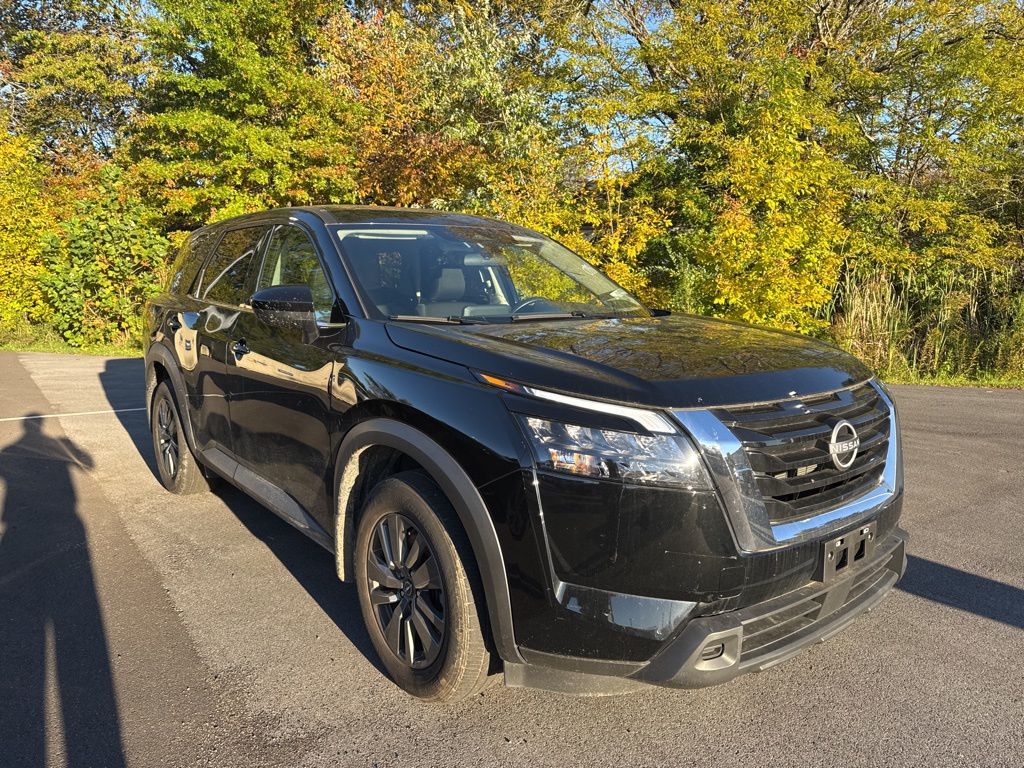 2024 Nissan Pathfinder S photo 2