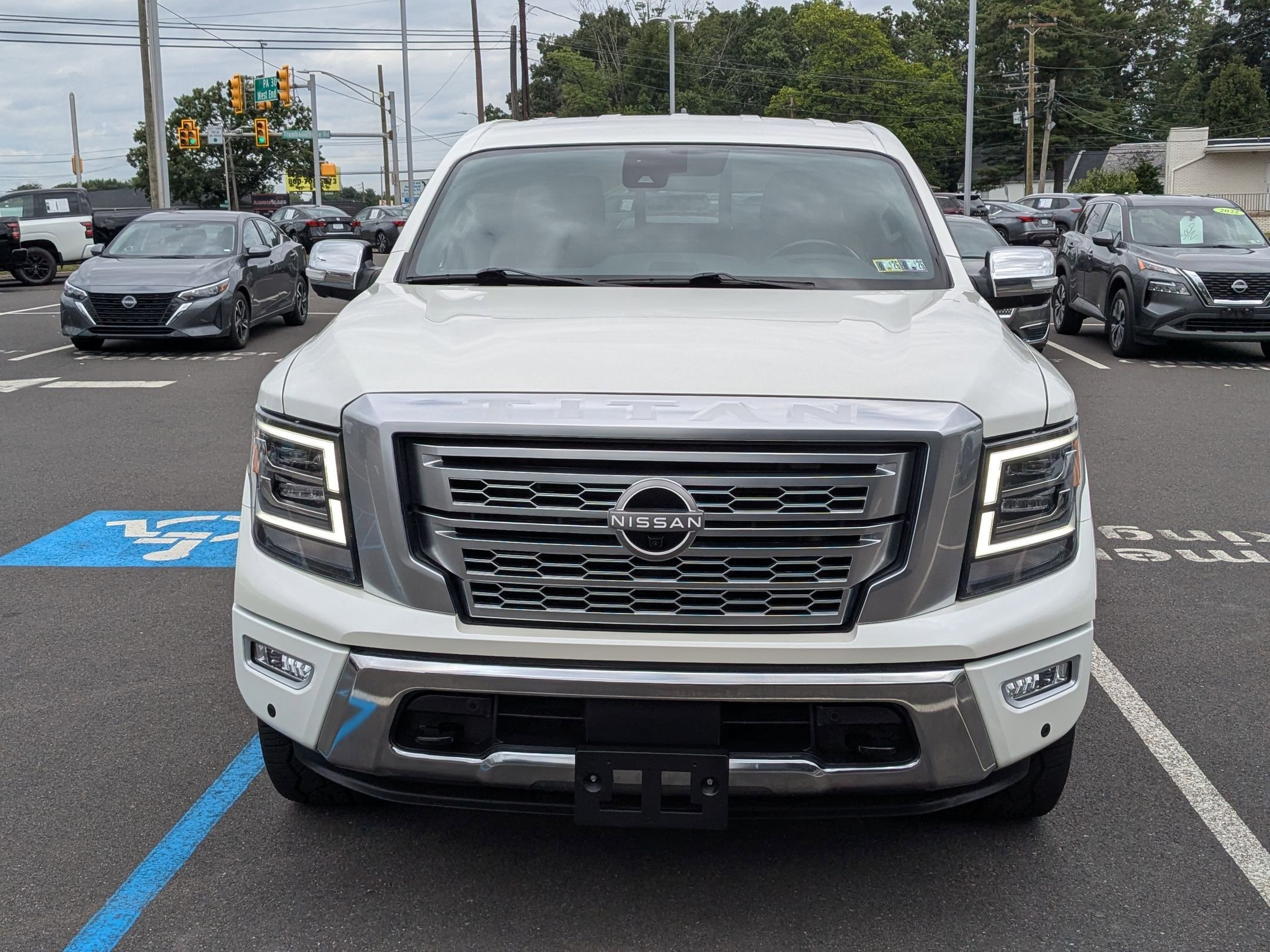 2023 Nissan Titan Platinum Reserve photo 2