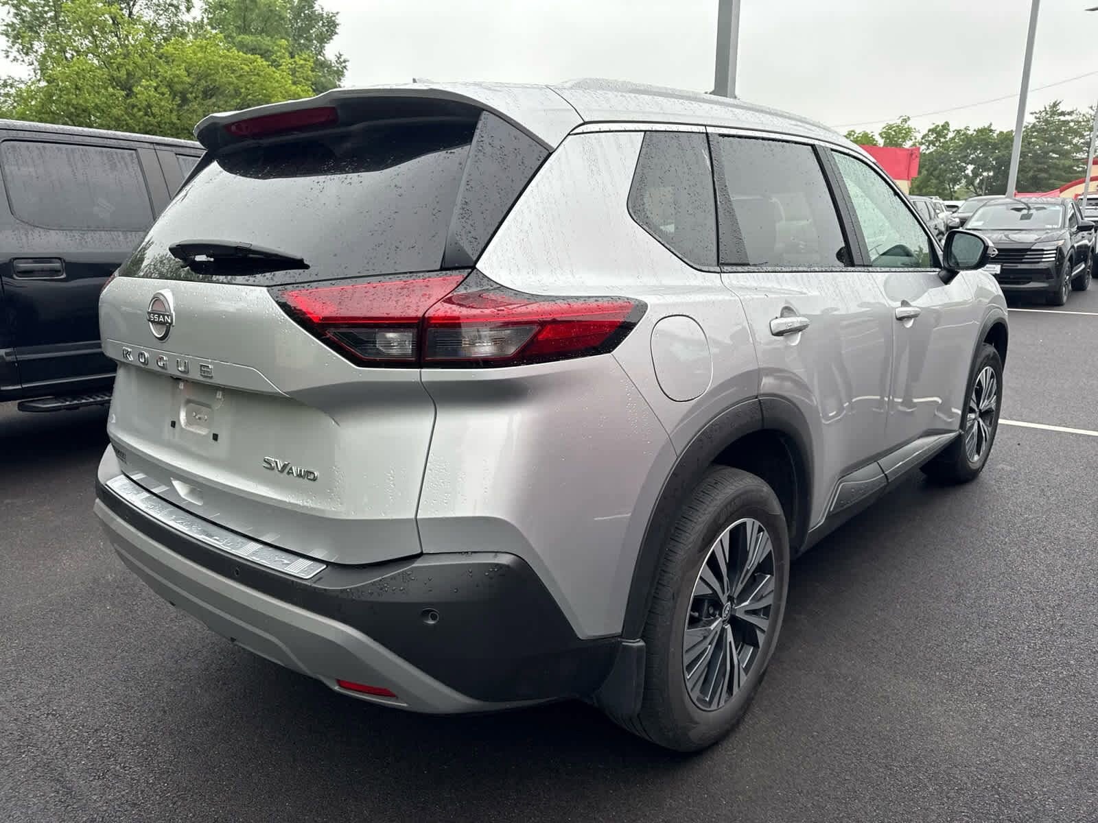 2023 Nissan Rogue SV photo 3