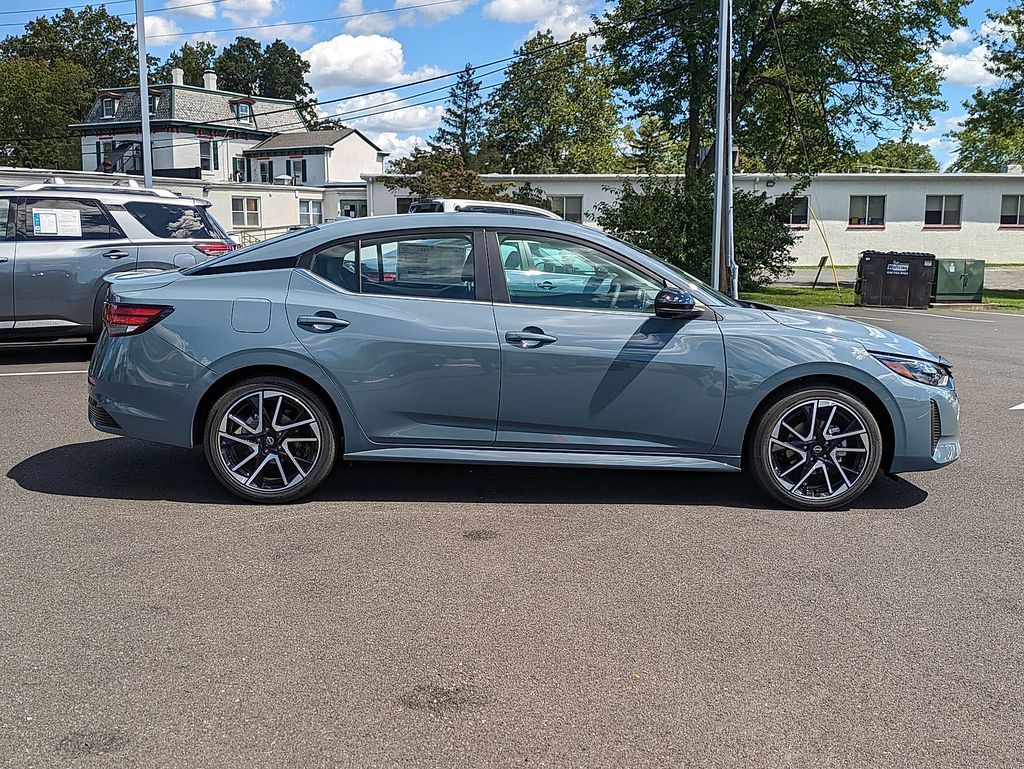 2025 Nissan Sentra SR - Photo 8