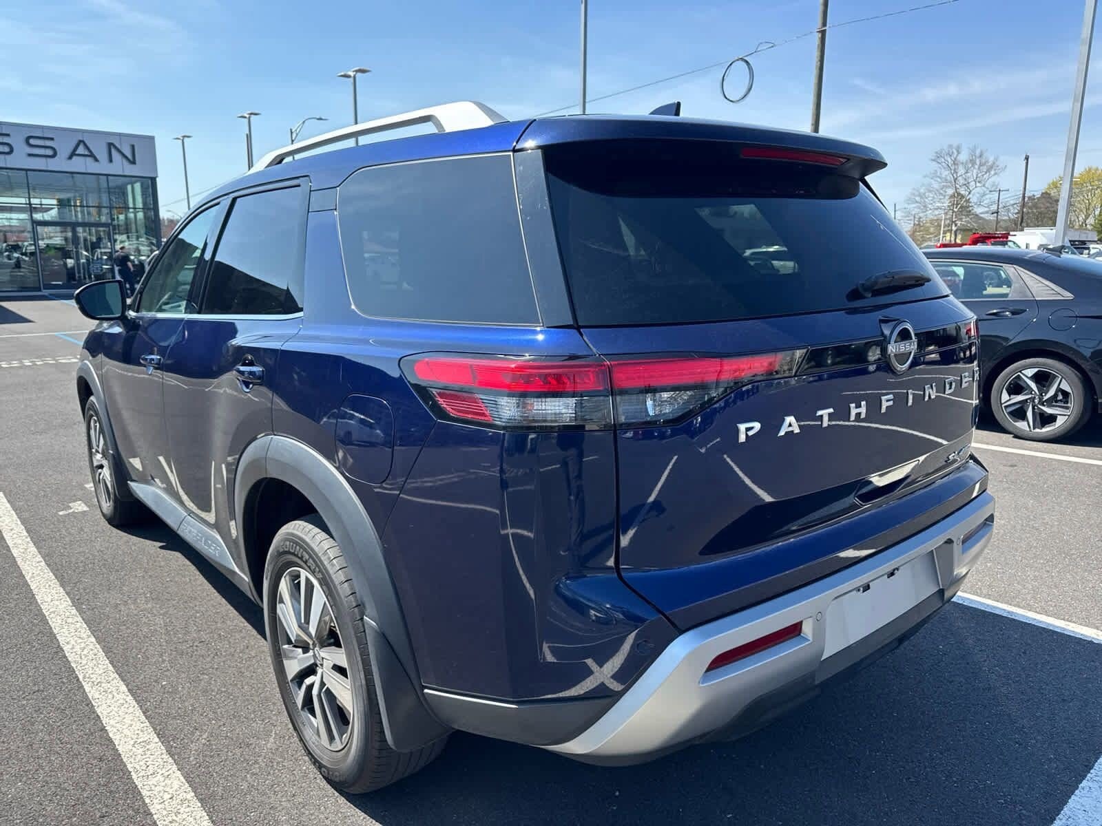2022 Nissan Pathfinder SL photo 4