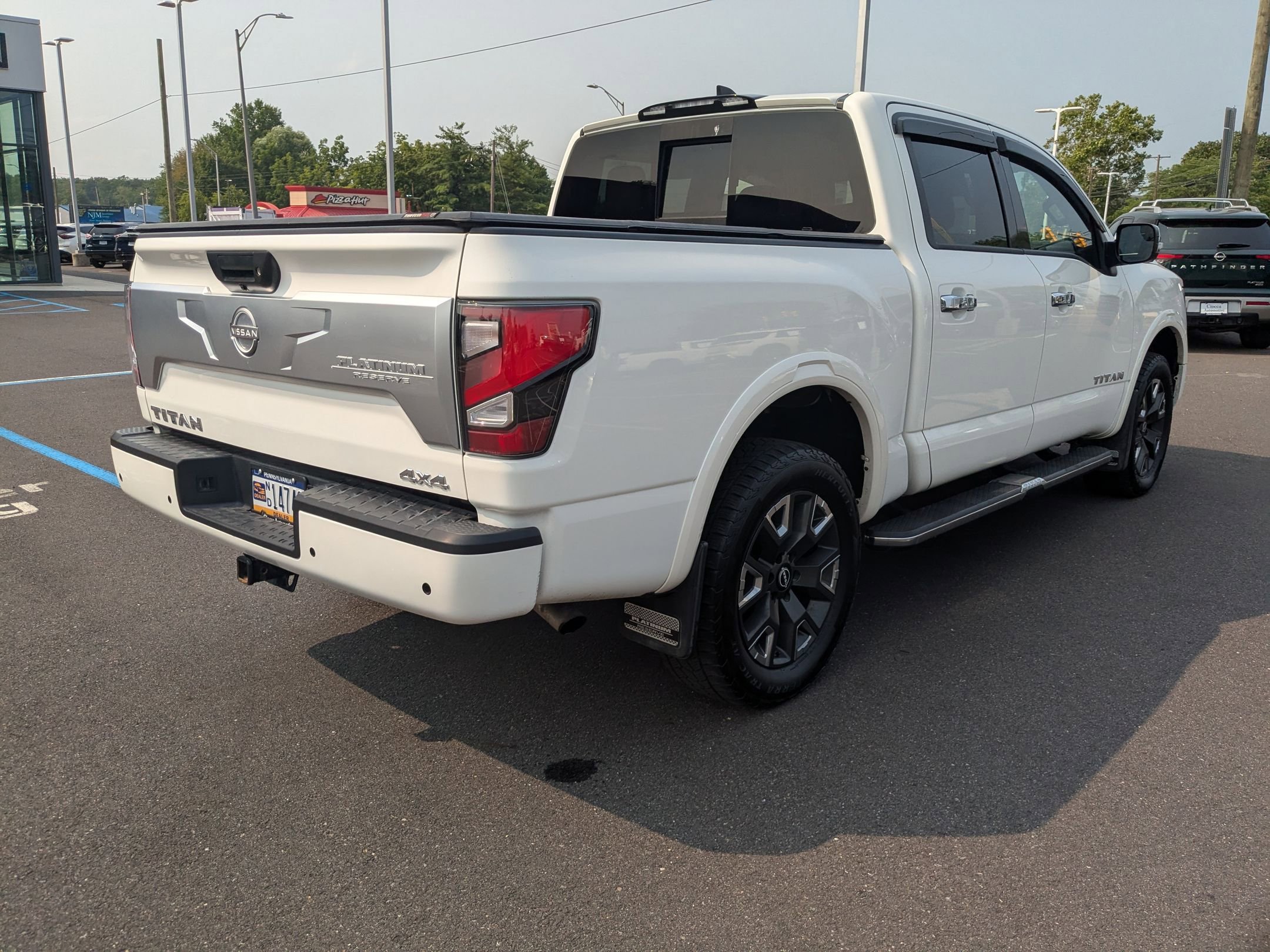 2023 Nissan Titan Platinum Reserve photo 4