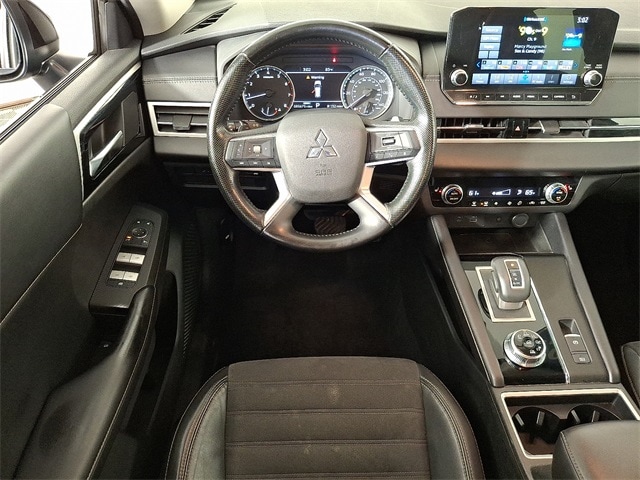 Used 2022 Mitsubishi Outlander SE with VIN JA4J4UA81NZ043277 for sale in York, PA