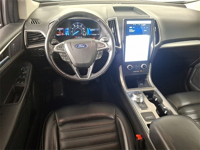2022 Ford Edge SEL photo 2