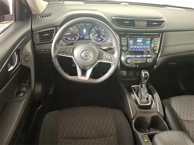 2018 Nissan Rogue SV photo 2