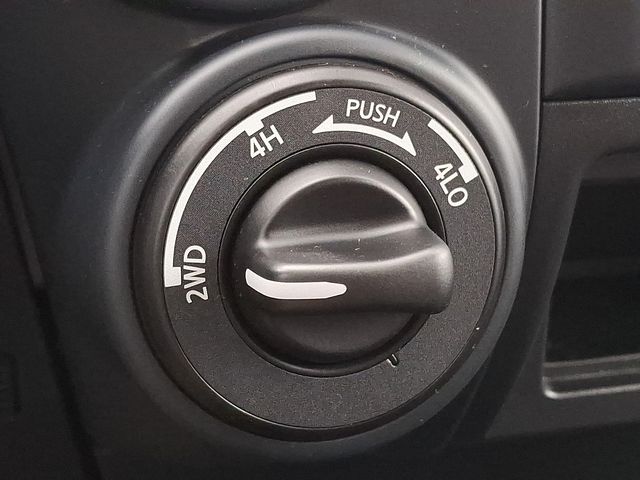 2024 Nissan Titan SV - Photo 23