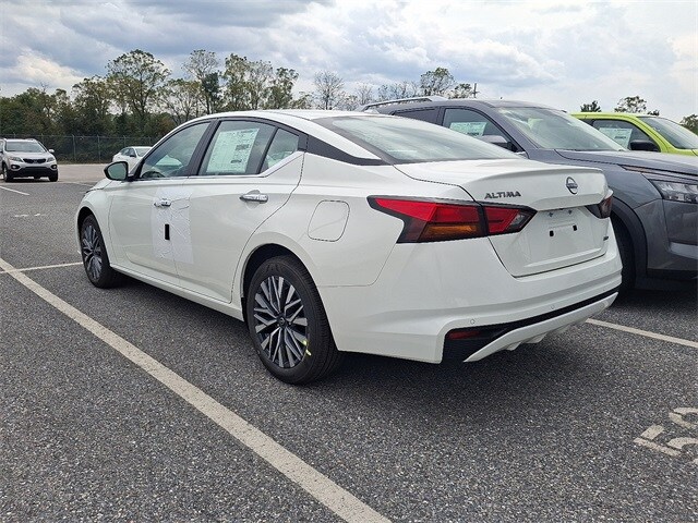 2025 Nissan Altima SV photo 2