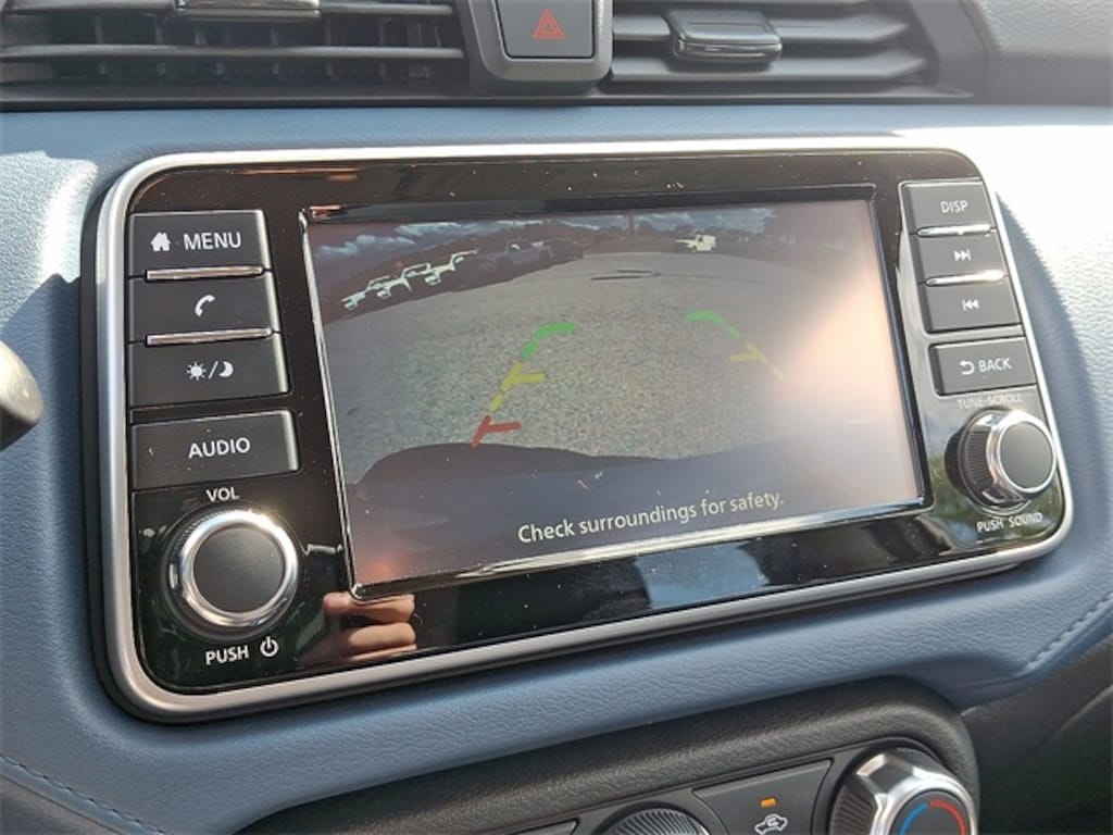 New 2025 Nissan Versa 1.6 SV Sedan