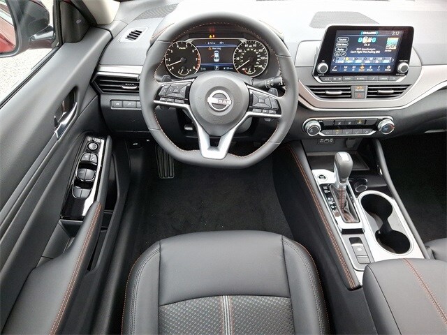 2025 Nissan Altima 2.5 SR photo 2