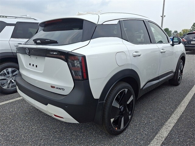2025 Nissan Kicks SR photo 3