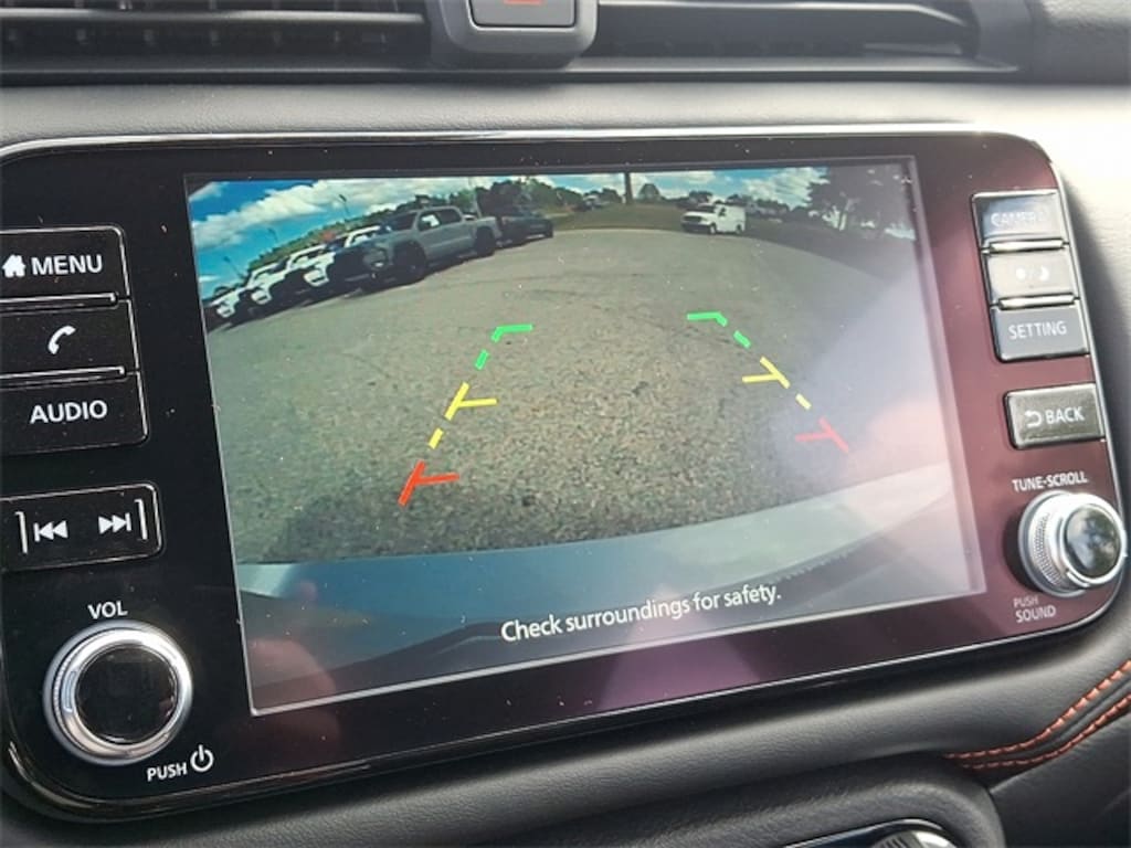 New 2025 Nissan Versa 1.6 SR Sedan