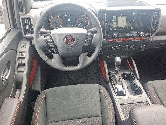 2025 Nissan Frontier PRO-4X photo 2