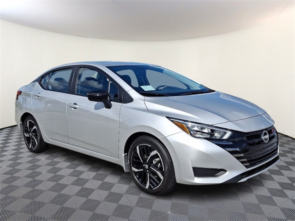New 2025 Nissan Versa 1.6 SR Sedan