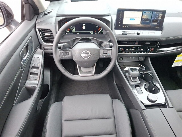 2025 Nissan Rogue SL photo 2