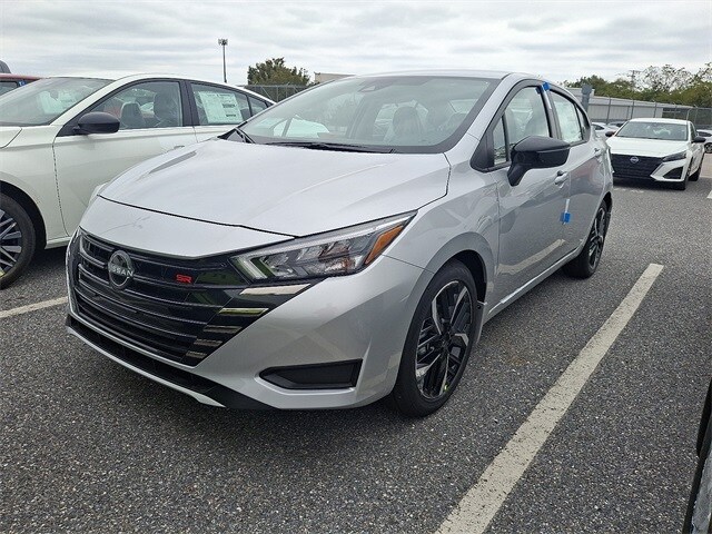 2025 Nissan Versa SR photo 2
