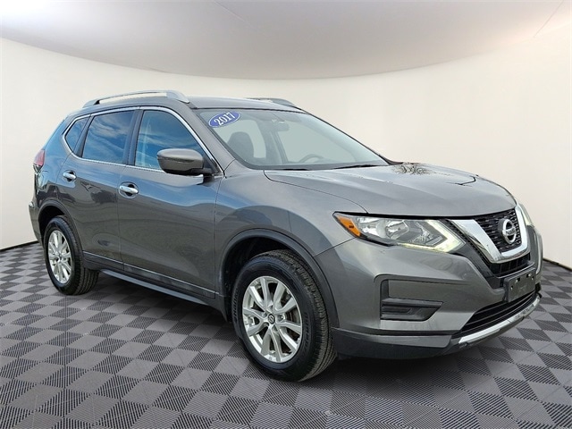 2017 Nissan Rogue SV's photo