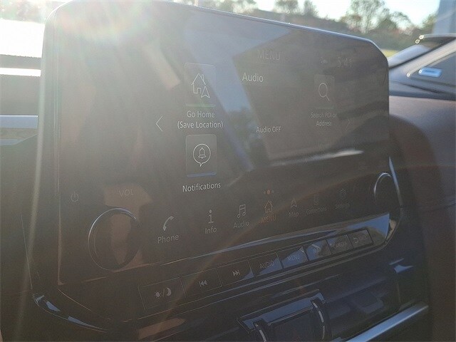 2025 Nissan Pathfinder Platinum photo 3