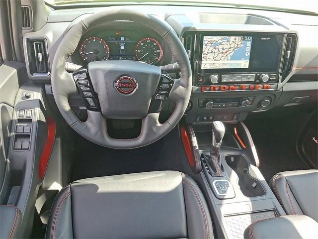 2026 Nissan Frontier PRO-4X photo 2