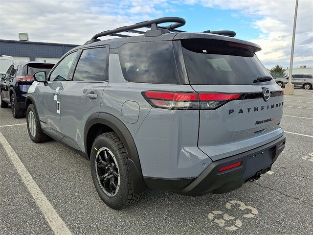 2025 Nissan Pathfinder Rock Creek photo 2