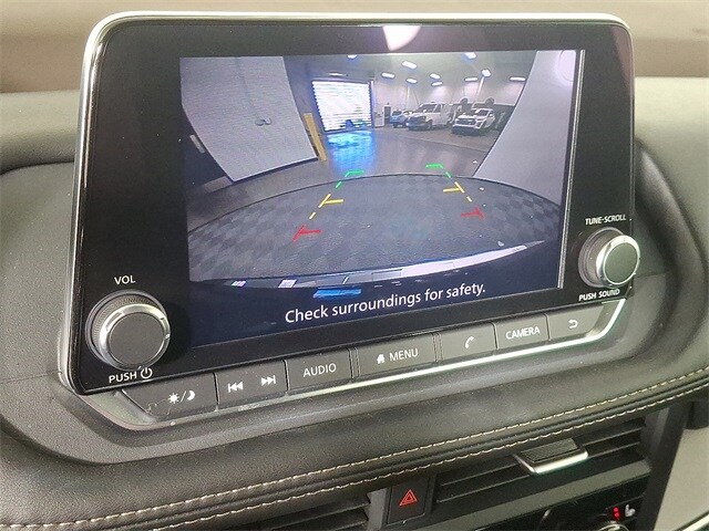 2023 Nissan Rogue SV photo 3