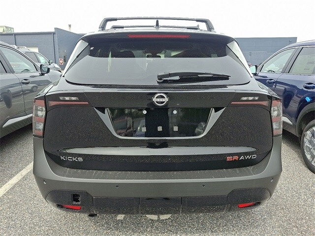 2026 Nissan Kicks SR photo 3