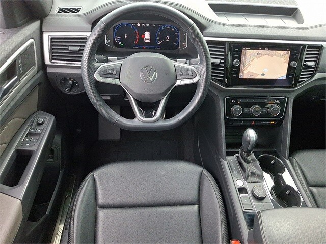 2021 Volkswagen Atlas Cross Sport V6 SEL R-Line photo 2