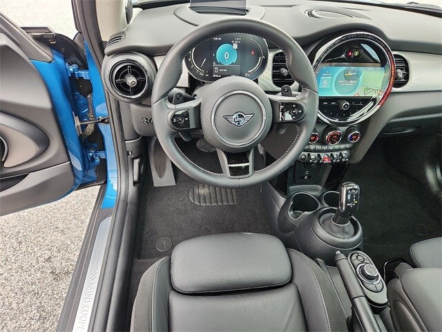 2024 Mini Cooper Hardtop S photo 2