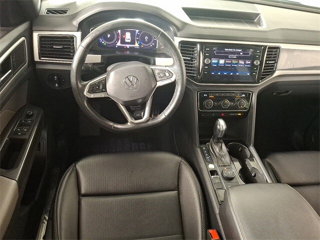 2022 Volkswagen Atlas Cross Sport SEL R-Line photo 2