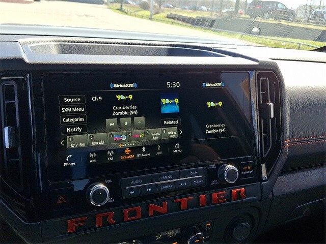 2025 Nissan Frontier PRO-4X photo 3