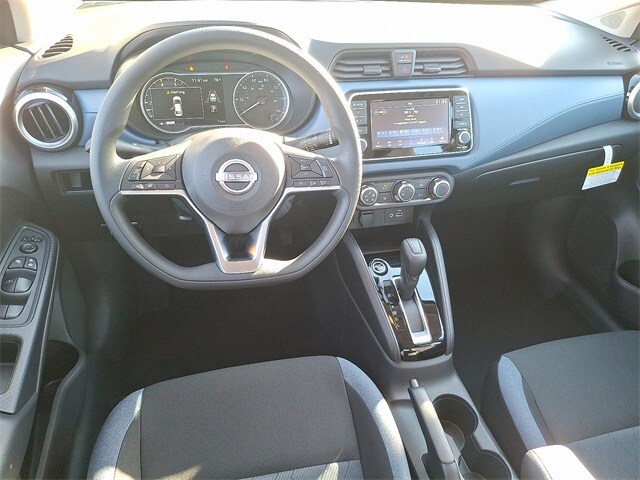 2025 Nissan Versa 1.6 SV photo 2