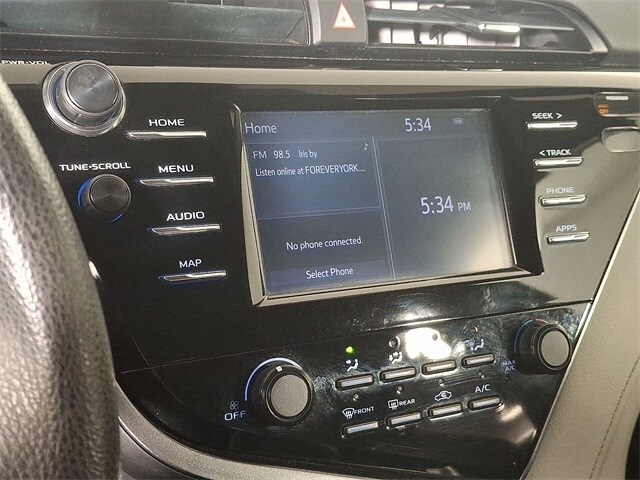 2019 Toyota Camry LE photo 3