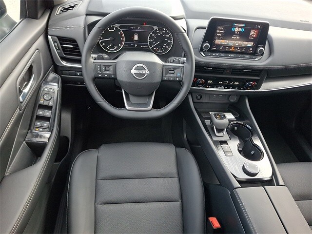 2026 Nissan Rogue SV photo 2