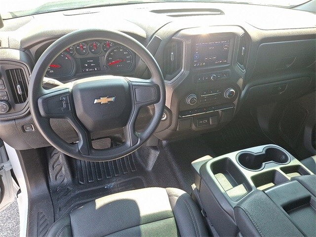 2024 Chevrolet Silverado 1500 photo 2