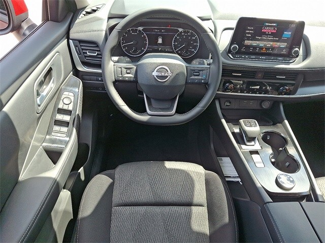 2026 Nissan Rogue SV photo 2