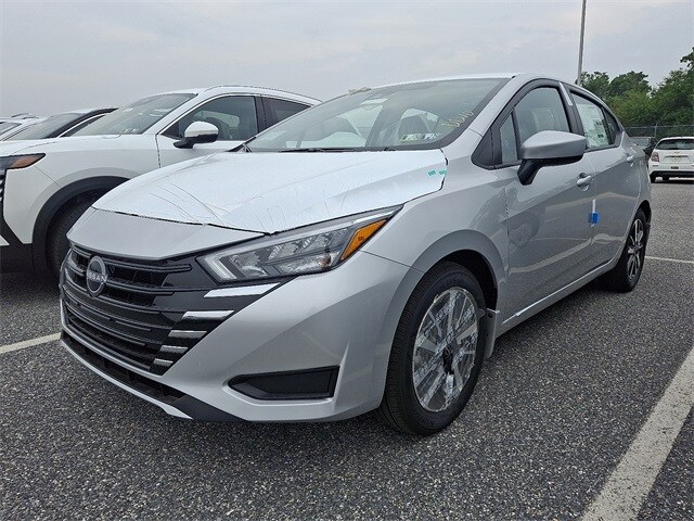 2025 Nissan Versa 1.6 SV photo 2