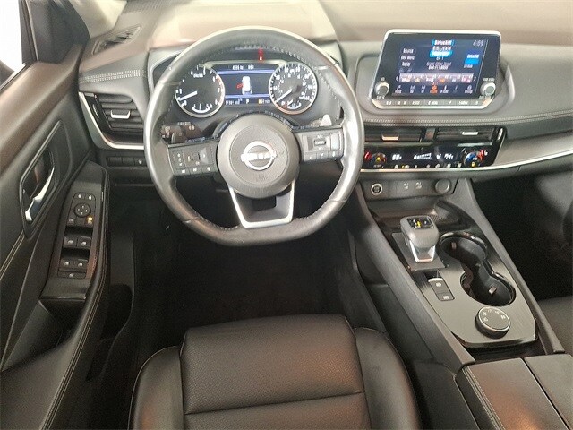 2022 Nissan Rogue SV photo 2