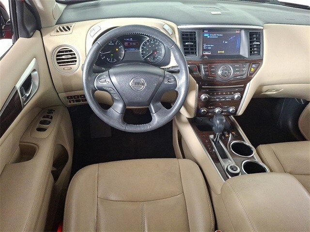 2016 Nissan Pathfinder SL photo 2