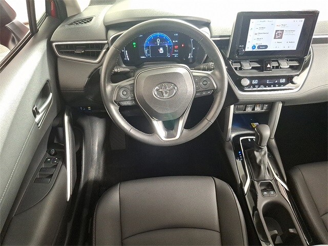 2023 Toyota Corolla Cross XLE photo 2