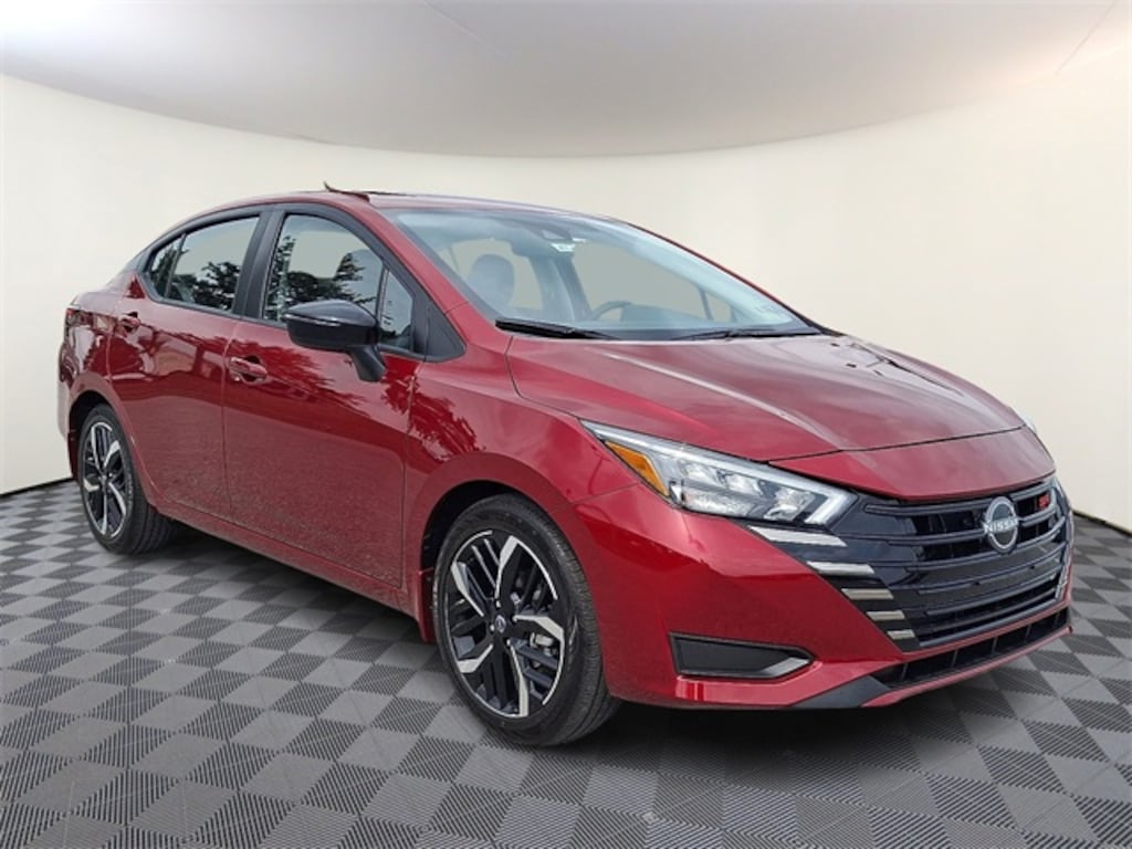 New 2025 Nissan Versa 1.6 SR Sedan
