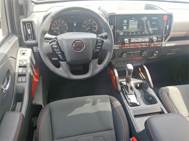 2025 Nissan Frontier PRO-4X photo 2