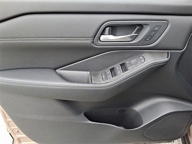 2025 Nissan Rogue SL - Photo 33