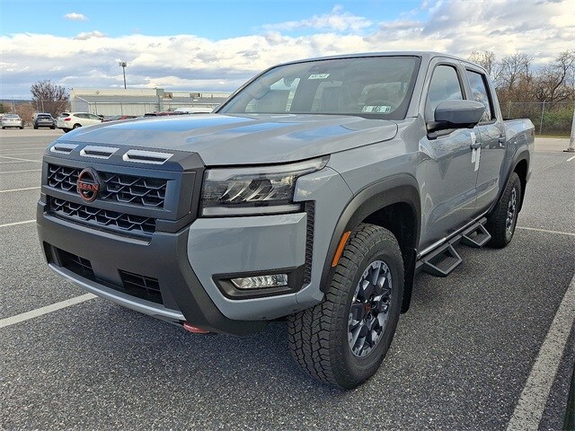 2026 Nissan Frontier PRO-4X photo 3