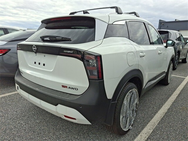 2026 Nissan Kicks SR photo 2