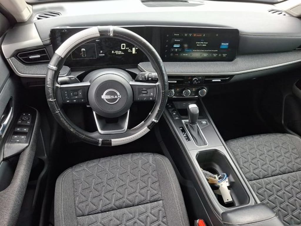Used 2025 Nissan Kicks SV SUV