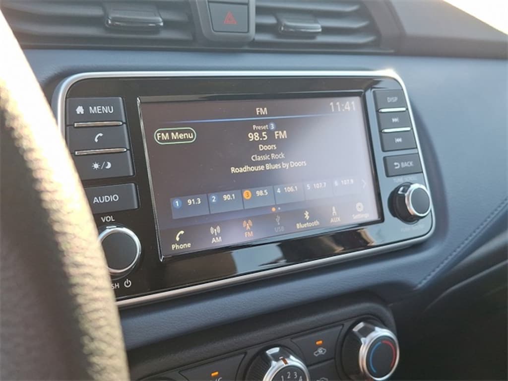 New 2025 Nissan Versa 1.6 SV Sedan