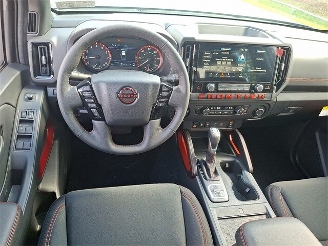 2026 Nissan Frontier photo 2