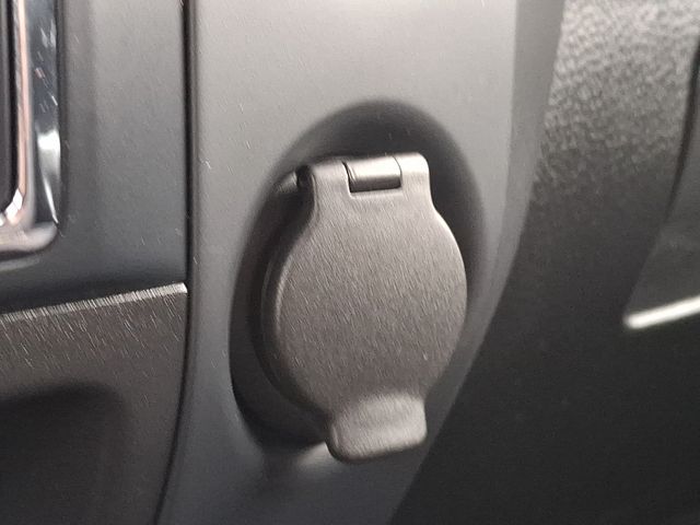 2024 Nissan Titan SV - Photo 25