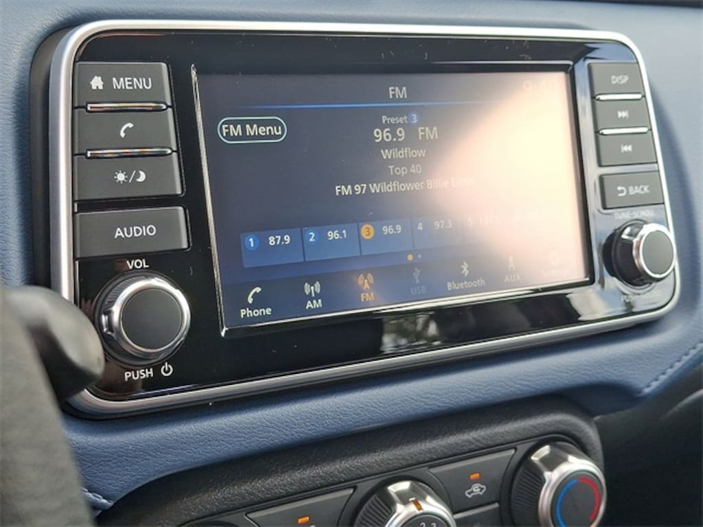 New 2025 Nissan Versa 1.6 SV Sedan