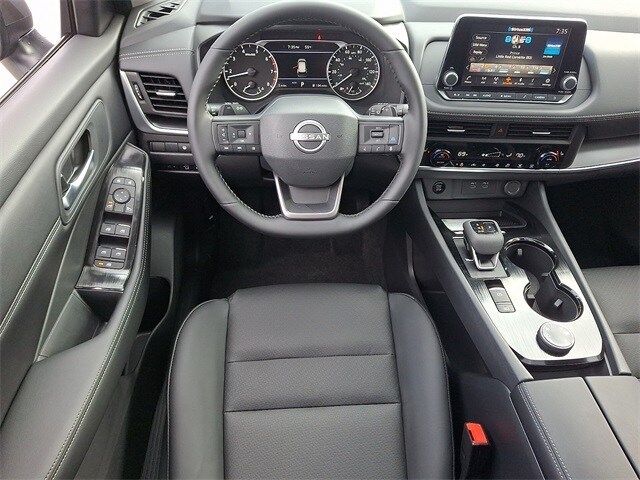 2026 Nissan Rogue SV photo 2