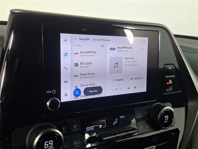 2023 Toyota Highlander L photo 3